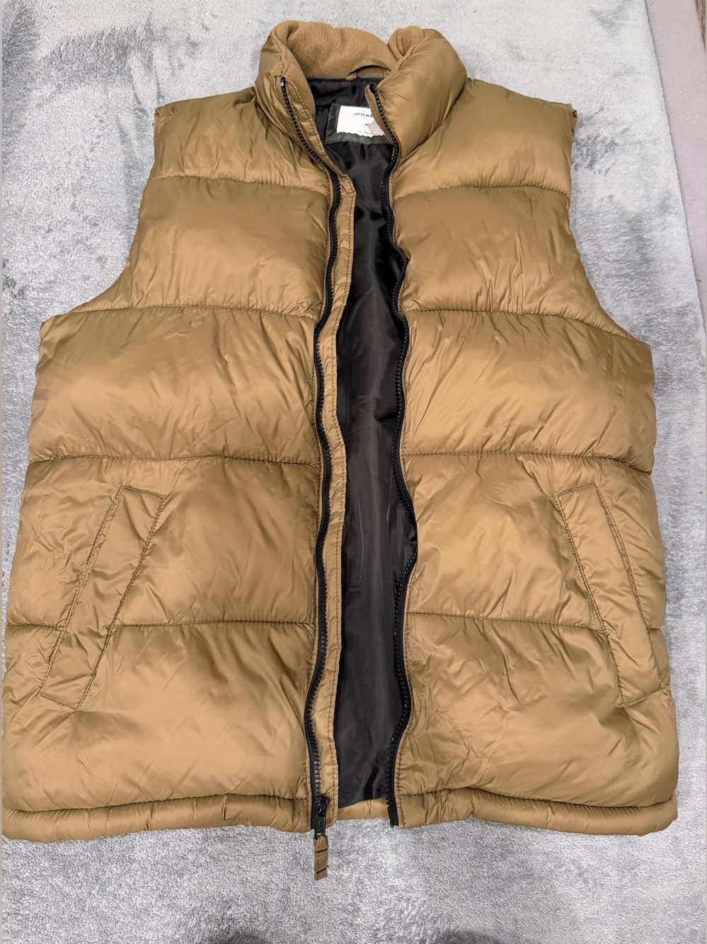Old Navy Quilted Puffer Vest in olive green